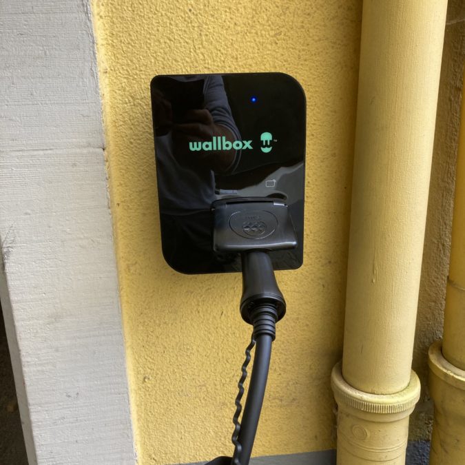 Borne de charge v&eacute;hicule hybride / &eacute;lectrique Illzach 4