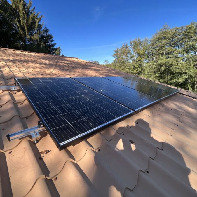 Panneaux photovolta&iuml;ques sur batteries (site isol&eacute;) &agrave; Bourbach le Bas Mulhouse 1