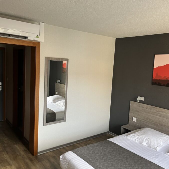 Installation de climatisations MITSUBISHI dans les 14 chambres d’un h&ocirc;tel &agrave; Eguisheim Riedisheim 1