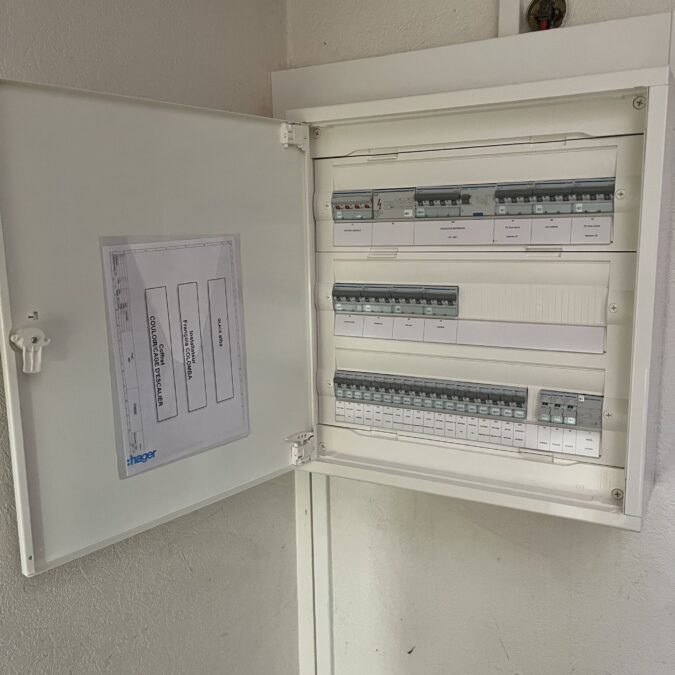 Mise aux normes, remplacement de coffrets et luminaires dans un restaurant &agrave; Vieux-Thann Guebwiller 4