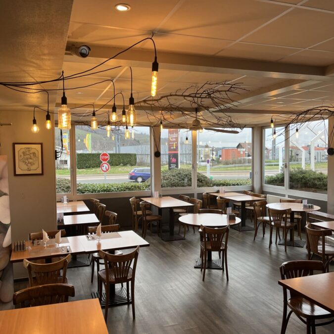 Mise aux normes, remplacement de coffrets et luminaires dans un restaurant &agrave; Vieux-Thann Montb&eacute;liard 0