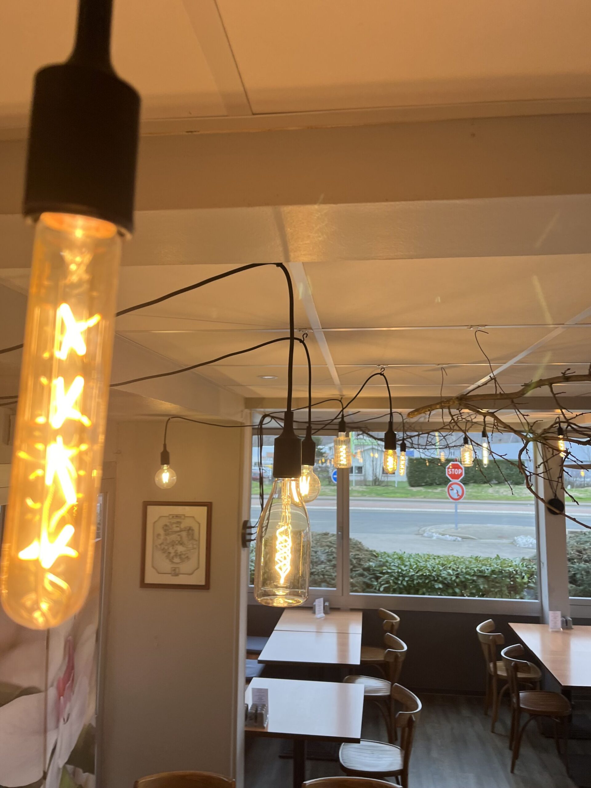 Mise aux normes, remplacement de coffrets et luminaires dans un restaurant &agrave; Vieux-Thann Montb&eacute;liard