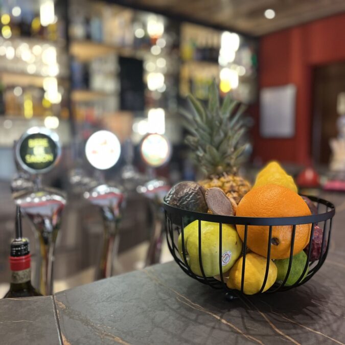 Mise en lumi&egrave;res d’un bar d’H&ocirc;tel Restaurant &agrave; Thann – luminaires LED et hauts parleurs de marque BOUYER Montb&eacute;liard 7