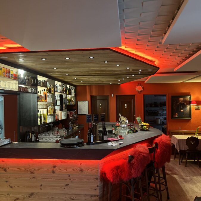 Mise en lumi&egrave;res d’un bar d’H&ocirc;tel Restaurant &agrave; Thann – luminaires LED et hauts parleurs de marque BOUYER Illzach 0