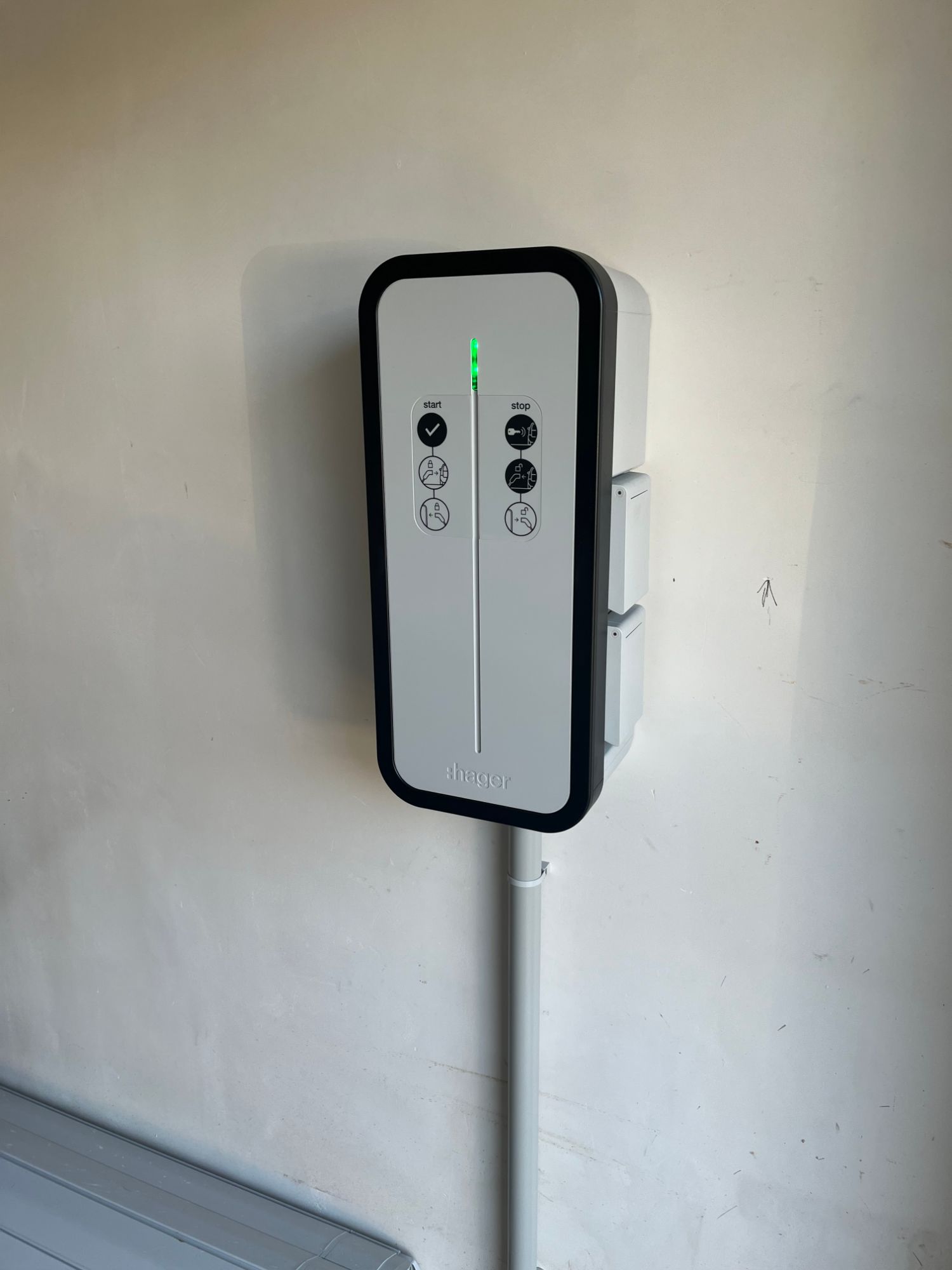 Installation de bornes de recharge pour v&eacute;hicule &eacute;lectrique &agrave; Mulhouse et Belfort Riedisheim 3